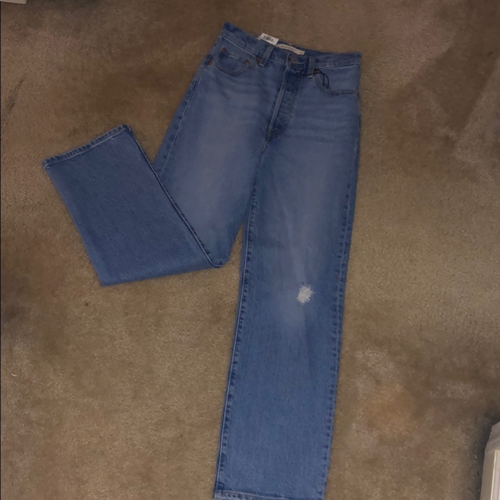 Levi’s Premium Ribcage Straight Ankle Jeans